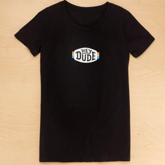 NWT Hey Dude Horizon Logo Tee - Picture 1 of 5